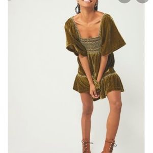 NWOT Easy to Love Mini